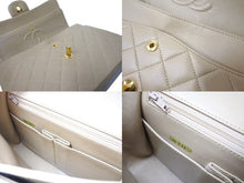 Load image into Gallery viewer, CHANEL シャネル フラップ ショルダーバッグ ラムスキン 0番台 中マトラッセ 25cm 縦長 ゴールド金具 ベージュ 中古 61838