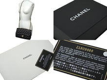 Load image into Gallery viewer, 極美品 CHANEL シャネル チェーンショルダーバッグ シングルフラップ ウェーブ マトラッセ25 21番台 ラムスキン ブラック ゴールド金具 中古 61840