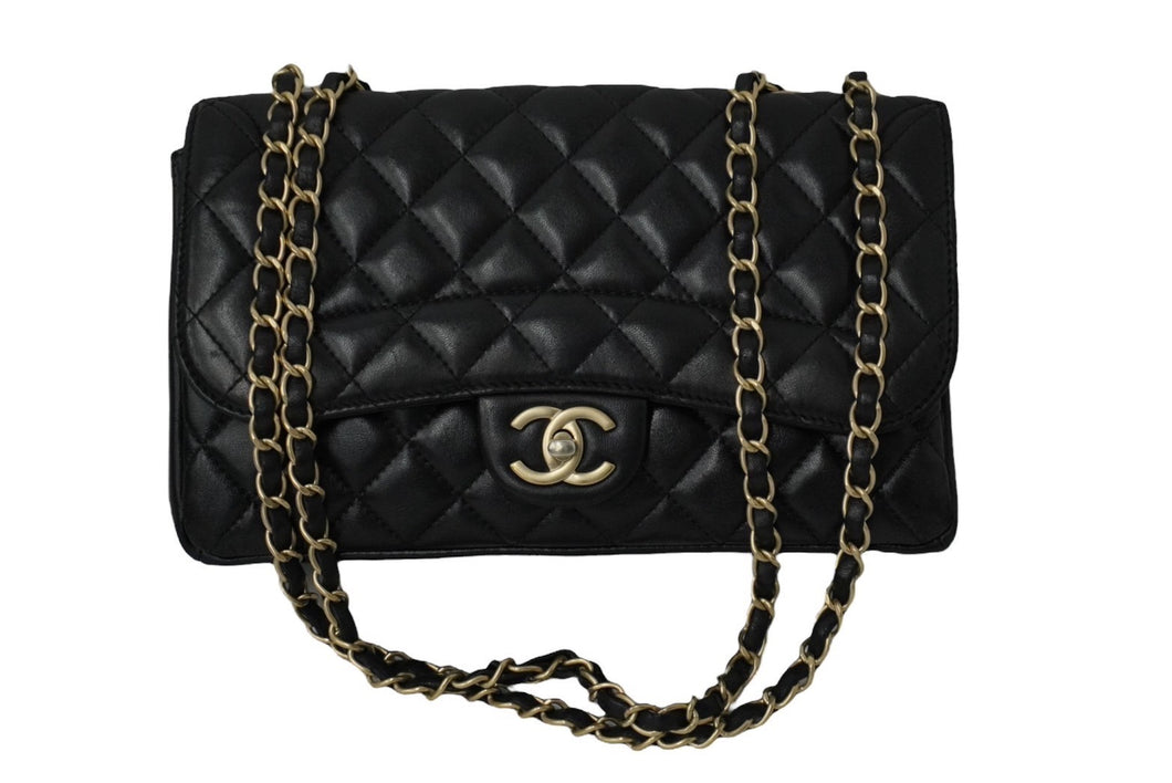 極美品 CHANEL シャネル チェーンショルダーバッグ シングルフラップ ウェーブ マトラッセ25 21番台 ラムスキン ブラック ゴールド金具 中古 61840