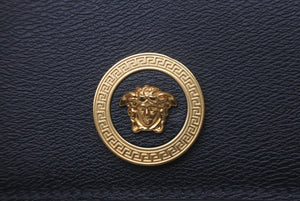 極美品 VERSACE ヴェルサーチ 二つ折り財布 レザー ブラック メデューサロゴ ゴールド金具 イタリア製 中古 61906 