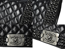 Load image into Gallery viewer, CHANEL シャネル ショルダーバッグ マトラッセ ボーイシャネル チェーン 23番台 ブラック レザー ヴィンテージシルバー金具 中古 61924