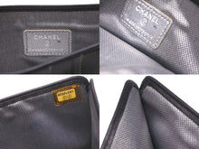 Load image into Gallery viewer, CHANEL シャネル パスポートケース ココマーク ステッチ ブラック レザー シルバー金具 フランス製 良品 中古 61929