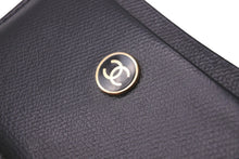 Load image into Gallery viewer, CHANEL シャネル カードケース 名刺入れ ココマーク キャビアスキン 8番台 ブラック ゴールド金具 美品 中古 61930