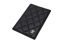 Load image into Gallery viewer, CHANEL シャネル パスポートケース 14番台 ココマーク ラムスキン ブラック シルバー金具 内側下部切れあり 良品 中古 61932