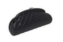 Load image into Gallery viewer, 極美品 CHANEL シャネル マトラッセ がま口 クラッチバッグ ポーチ 11番台 ブラック ラムスキン シルバー金具 中古 61948