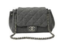 Load image into Gallery viewer, CHANEL シャネル チェーンショルダーバッグ ココマーク マトラッセ 10番台 2006年 フェルト ウール グレー 美品 中古 61949