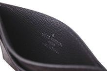 Load image into Gallery viewer, 極美品 LOUIS VUITTON ルイヴィトン カードケース ポルト カルト ダブル モノグラム エクリプス キャンバス M62170 中古 61969