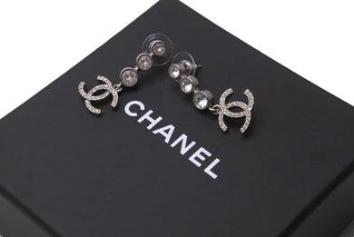 CHANEL シャネル ピアス ココマーク F21B刻印 シルバー ラインストーン メタル 両耳用 5.6g フランス製 美品 中古 62067