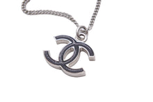 Load image into Gallery viewer, CHANEL シャネル ネックレス ココマーク 07V刻印 全長43.5cm 5.8g リバーシブル ブラック シルバー メタル 美品 中古 62072