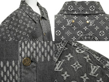 Load image into Gallery viewer, LOUIS VUITTON ルイヴィトン × NIGO ニゴー コラボ ジャイアントダミエウェーブス デニムジャケット モノグラム 54 美品 中古 62102
