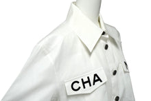Load image into Gallery viewer, CHANEL シャネル ショート丈 半袖シャツ 19SS ココボタン ココマーク ホワイト コットン P61148V38915 サイズ36 美品 中古 62103