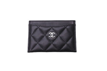 Load image into Gallery viewer, CHANEL シャネル カードケース ココマーク ランダム番台 ラムスキン キルティング ブラック バーガンディ 美品 中古 62122