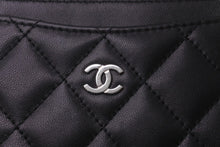 Load image into Gallery viewer, CHANEL シャネル カードケース ココマーク ランダム番台 ラムスキン キルティング ブラック バーガンディ 美品 中古 62122