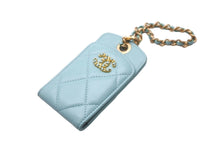 Load image into Gallery viewer, CHANEL シャネル ラゲージタグ カードケース パスケース 29番台 ココマーク ブルー ラムスキン ゴールド金具 美品 中古 62124