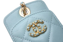 Load image into Gallery viewer, CHANEL シャネル ラゲージタグ カードケース パスケース 29番台 ココマーク ブルー ラムスキン ゴールド金具 美品 中古 62124