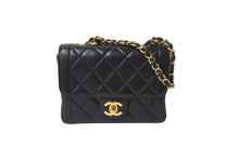 Load image into Gallery viewer, CHANEL シャネル チェーンショルダーバッグ マトラッセ ラムスキン 3番台 1995 ココマーク ブラック ゴールド金具 美品 中古 62146