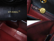 Load image into Gallery viewer, CHANEL シャネル 中マトラッセ 25 バイカラー チェーンショルダーバッグ 1番台 ブラック ボルドー ラムスキン ゴールド金具 美品 中古 62152