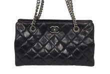 Load image into Gallery viewer, CHANEL シャネル ハンドバッグ マトラッセ ココマーク ラムスキン ブラック シルバー金具 美品 中古 62154