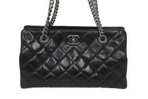 CHANEL シャネル ハンドバッグ マトラッセ ココマーク ラムスキン ブラック シルバー金具 美品 中古 62154