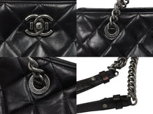 Load image into Gallery viewer, CHANEL シャネル ハンドバッグ マトラッセ ココマーク ラムスキン ブラック シルバー金具 美品 中古 62154