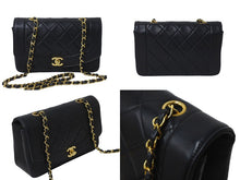 Load image into Gallery viewer, 極美品 CHANEL シャネル チェーンショルダーバッグ ダイアナマトラッセ 22 4番台 ラムスキン ブラック ゴールド金具 中古 62167
