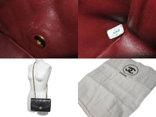 Load image into Gallery viewer, 極美品 CHANEL シャネル チェーンショルダーバッグ ダイアナマトラッセ 22 4番台 ラムスキン ブラック ゴールド金具 中古 62167