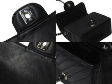 Load image into Gallery viewer, CHANEL シャネル Vステッチ チェーンショルダーバッグ 22番台 ココマーク ブラック ラムスキン シルバー金具 美品 中古 62192