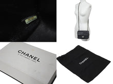 Load image into Gallery viewer, CHANEL シャネル Vステッチ チェーンショルダーバッグ 22番台 ココマーク ブラック ラムスキン シルバー金具 美品 中古 62192