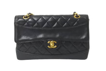 Load image into Gallery viewer, CHANEL シャネル マトラッセ 24 シングルフラップ チェーンショルダーバッグ ポーチ欠品 2番台 ブラック ラムスキン ゴールド金具 美品 中古 62196