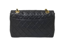 Load image into Gallery viewer, CHANEL シャネル マトラッセ 24 シングルフラップ チェーンショルダーバッグ ポーチ欠品 2番台 ブラック ラムスキン ゴールド金具 美品 中古 62196