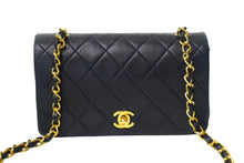 Load image into Gallery viewer, CHANEL シャネル マトラッセ チェーン ショルダーバッグ 19cm 1番台 ラムスキン フルフラップ ネイビー ゴールド金具 美品 中古 62198