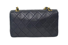 Load image into Gallery viewer, CHANEL シャネル マトラッセ チェーン ショルダーバッグ 19cm 1番台 ラムスキン フルフラップ ネイビー ゴールド金具 美品 中古 62198