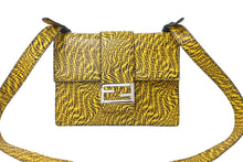 Load image into Gallery viewer, FENDI フェンディ ショルダーバッグ ズッカ柄 7VA524 AFSY F03BH レザー プリント ブラック イエロー シルバー金具 美品 中古 62199