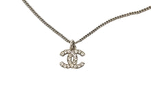 Load image into Gallery viewer, CHANEL シャネル ココマーク ラインストーン ネックレス 08V シルバー メタル アクセサリー 美品 中古 62210