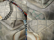 Load image into Gallery viewer, 激レア シャネル CHANEL A92352 2014年コレクション グラフィティ ペイント リュック アクト2 美品 中古 62222