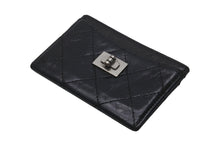 Load image into Gallery viewer, CHANEL シャネル 2.55 カードケース 11番台 キルティング カーフスキン ブラック ロゴ シルバー金具 美品 中古 62225