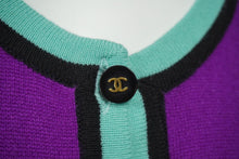 Load image into Gallery viewer, CHANEL シャネル アンサンブル ニット カーディガン カシミヤ ココマークボタン パープル 美品 中古 62227