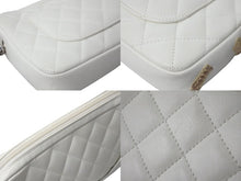 Load image into Gallery viewer, CHANEL シャネル ポーチ ハンドバッグ カンボンライン ココマーク A25171 9番台 ホワイト ラムスキン 美品 中古 62243