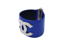 Load image into Gallery viewer, 極美品 CHANEL シャネル バングル ブレスレット ココマーク レディース Sサイズ レザー ブルー ゴールド金具 中古 62252