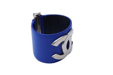 Load image into Gallery viewer, 極美品 CHANEL シャネル バングル ブレスレット ココマーク レディース Sサイズ レザー ブルー ゴールド金具 中古 62252