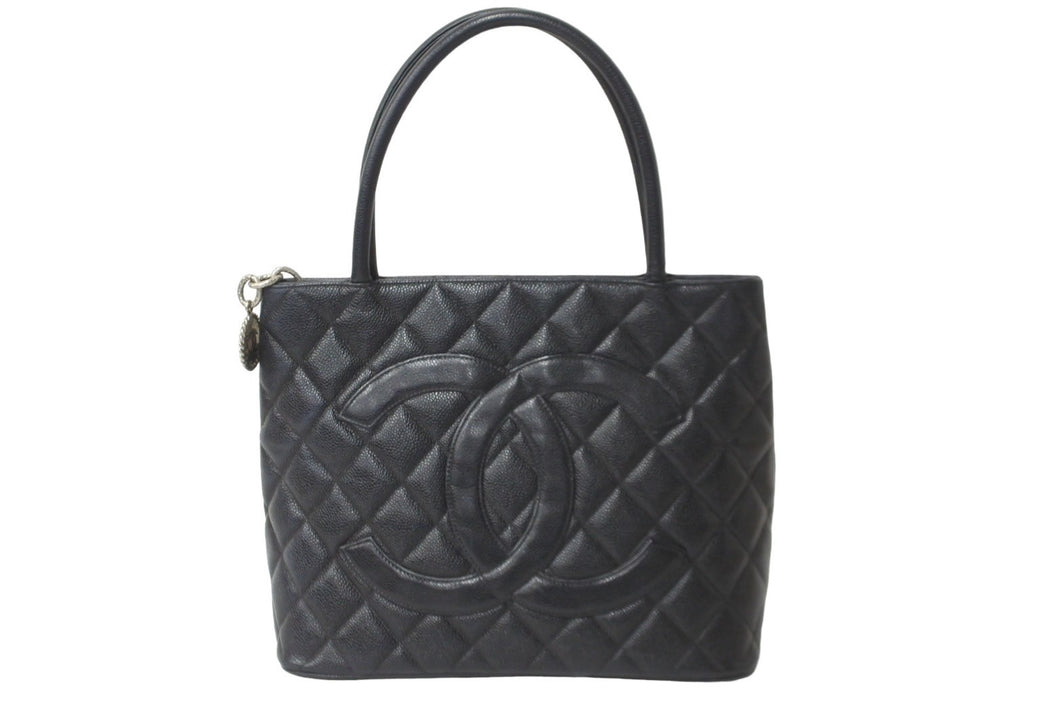 CHANEL シャネル 復刻トートバック A01804 8番台 キャビアスキン ブラック シルバープレート 美品 中古 62274