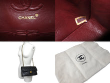 Load image into Gallery viewer, CHANEL シャネル Wフラップ マトラッセ チェーン ショルダーバッグ 23cm 1番台 ラムスキン ブラック ゴールド金具 美品 中古 62277