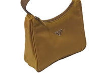 Load image into Gallery viewer, PRADA プラダ ハンドバッグ ホーボー MV515 トライアングルロゴ 三角ロゴ ブラウン キャメル シルバー金具 美品 中古 62329