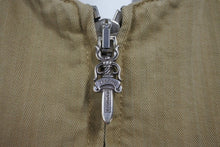 Load image into Gallery viewer, 新品未使用 CHROME HEARTS クロムハーツ ダガージップボアベスト クロスボタン コットン シルバー925 ブラック カーキ M 中古 62348
