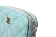 Load image into Gallery viewer, CHANEL シャネル コインケース カードケース ココマーク 31番台 キャビアスキン ターコイズブルー ゴールド金具 美品 中古 62417