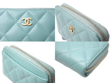 Load image into Gallery viewer, CHANEL シャネル コインケース カードケース ココマーク 31番台 キャビアスキン ターコイズブルー ゴールド金具 美品 中古 62417