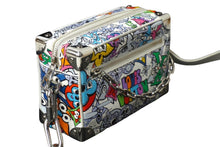 Load image into Gallery viewer, LOUIS VUITTON ルイヴィトン ミニ・ソフトトランク ショルダーバッグ 23SS モノグラム・コミック M82008 ホワイト 美品 中古 62418