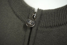 Load image into Gallery viewer, CHANEL シャネル ブルゾン ジップアップ ニット ココマーク ロゴ P55220K07380 サイズ 38 カシミヤ グレー 美品 中古 62427