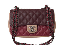 Load image into Gallery viewer, CHANEL シャネル トリコロール チェーンショルダーバッグ マトラッセ ラムスキン 20番台 マルチカラー シルバー 美品 中古 62458