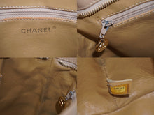 Load image into Gallery viewer, CHANEL シャネル 復刻トート 10番台 ハンドバッグ ココマーク キャビアスキン ベージュ シルバー金具 美品 中古 62485
